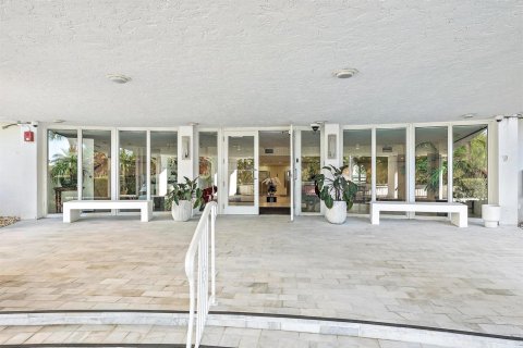 Condo in Palm Beach, Florida, 2 bedrooms  № 2248263 - photo 3