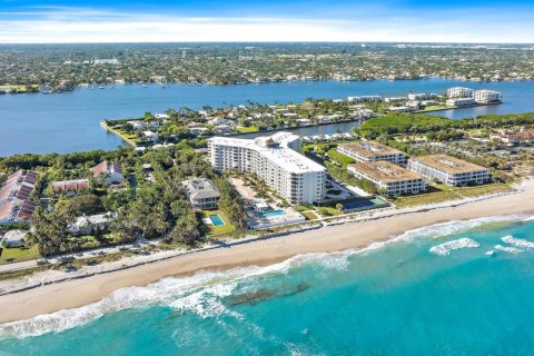 Condo in Palm Beach, Florida, 2 bedrooms  № 2248263 - photo 23