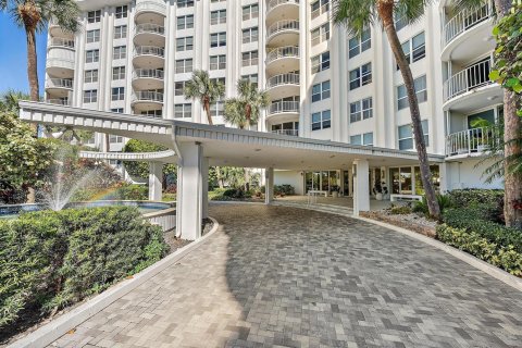 Condo in Palm Beach, Florida, 2 bedrooms  № 2248263 - photo 2