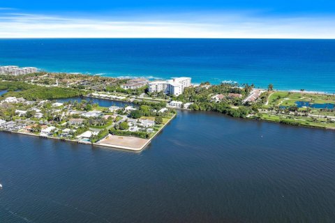 Condo in Palm Beach, Florida, 2 bedrooms  № 2248263 - photo 25