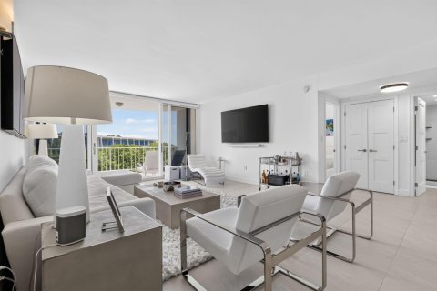 Condo in Palm Beach, Florida, 2 bedrooms  № 2248263 - photo 8