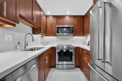 Condo in Palm Beach, Florida, 2 bedrooms  № 2248263 - photo 11