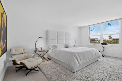 Condo in Palm Beach, Florida, 2 bedrooms  № 2248263 - photo 14