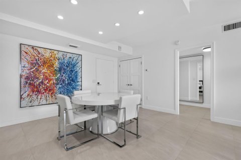 Condo in Palm Beach, Florida, 2 bedrooms  № 2248263 - photo 10
