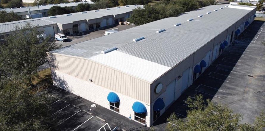 Immobilier commercial à Winter Park, Floride 2207.36 m2 № 2108047