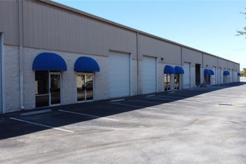 Immobilier commercial à louer à Winter Park, Floride: 2207.36 m2 № 2108047 - photo 2