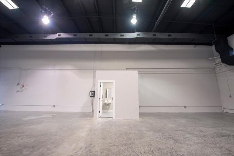 Immobilier commercial à louer à Winter Park, Floride: 2207.36 m2 № 2108047 - photo 13