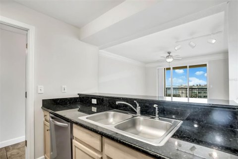 Condo in Tampa, Florida, 2 bedrooms  № 1822366 - photo 11