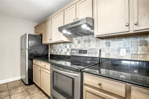 Condo in Tampa, Florida, 2 bedrooms  № 1822366 - photo 10