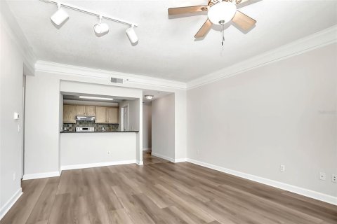 Condo in Tampa, Florida, 2 bedrooms  № 1822366 - photo 13