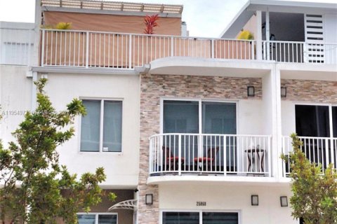 Adosado en Homestead, Florida 4 dormitorios, 133.22 m2 № 2011313