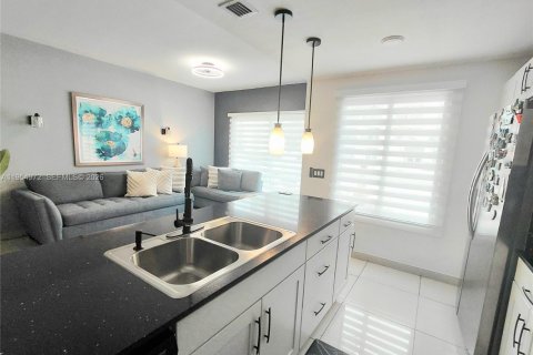 Adosado en venta en Homestead, Florida, 4 dormitorios, 133.22 m2 № 2011313 - foto 6