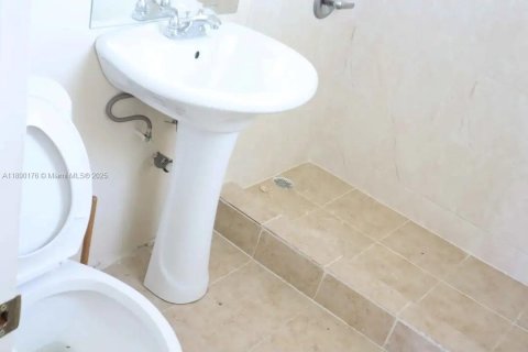 Villa ou maison à louer à Miami, Floride: 1 chambre, 181.16 m2 № 1947909 - photo 6