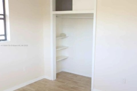 Villa ou maison à louer à Miami, Floride: 1 chambre, 181.16 m2 № 1947909 - photo 5