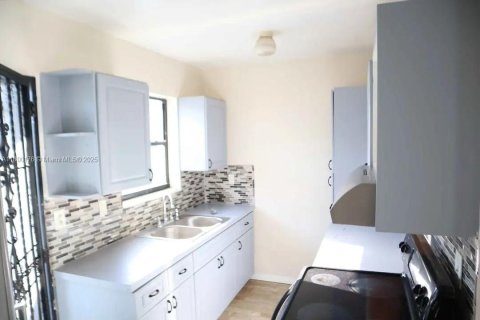 Villa ou maison à louer à Miami, Floride: 1 chambre, 181.16 m2 № 1947909 - photo 3