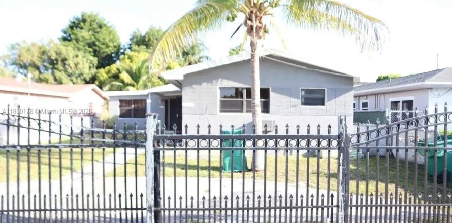 Villa ou maison à Miami, Floride 1 chambre, 181.16 m2 № 1947909