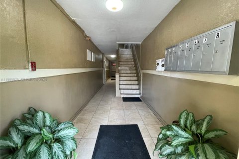 Appartement à louer à Miami, Floride: 1 chambre, 479.56 m2 № 2046371 - photo 5