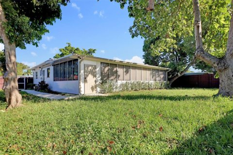 Casa en venta en North Miami Beach, Florida, 3 dormitorios, 113.34 m2 № 1811107 - foto 16