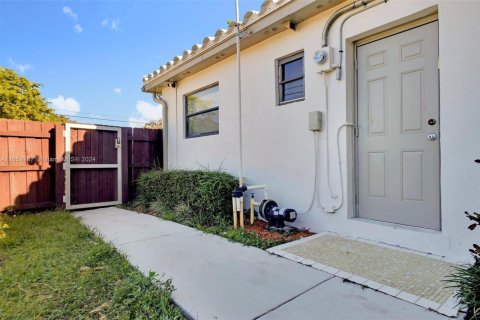 Casa en venta en North Miami Beach, Florida, 3 dormitorios, 113.34 m2 № 1811107 - foto 17