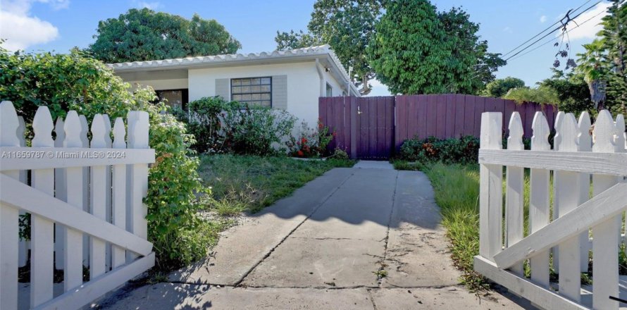 Casa en North Miami Beach, Florida 3 dormitorios, 113.34 m2 № 1811107