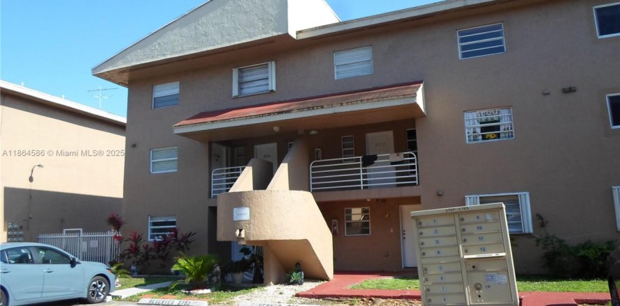 Condo à Hialeah, Floride, 2 chambres № 1892677