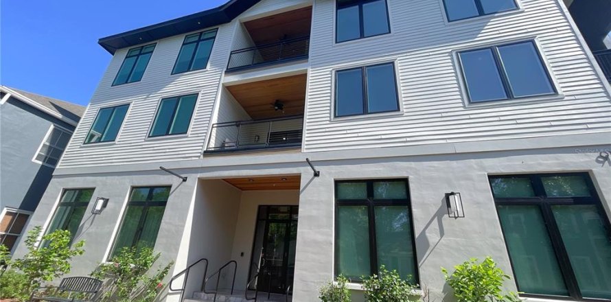 Commercial property in Gainesville, Florida № 1656892