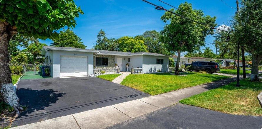 Casa en Lauderhill, Florida 3 dormitorios, 170.2 m2 № 1855309