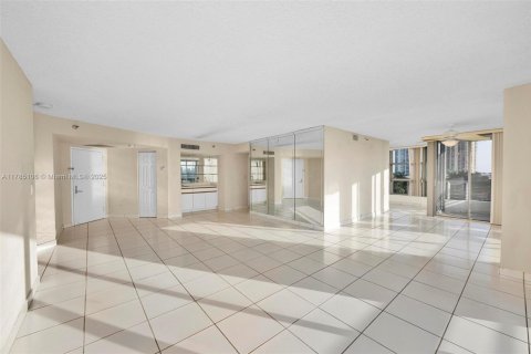 Снять в аренду кондоминиум в Авентура, Флорида 2 спальни, 134.43м2, № 1638327 - фото 12