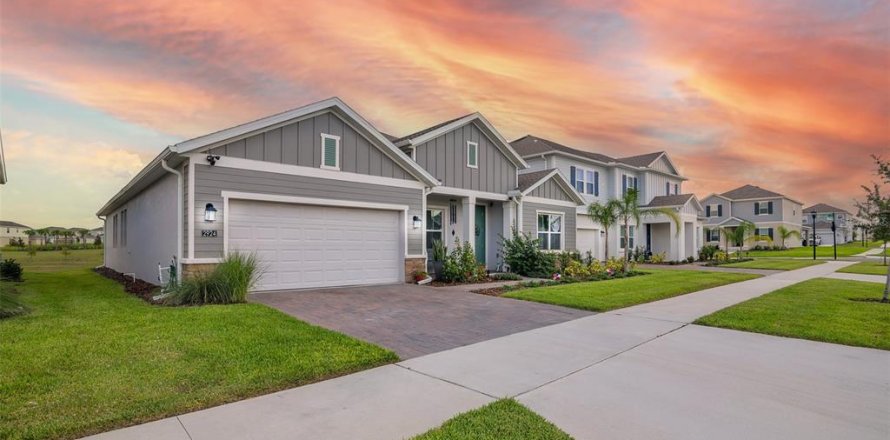 Villa ou maison à Clermont, Floride 4 chambres, 270.44 m2 № 2356094