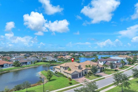 House in Jupiter, Florida 4 bedrooms, 358.23 sq.m. № 2247307