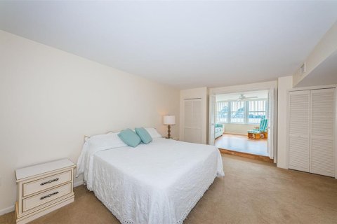 Condo in Saint Petersburg, Florida, 2 bedrooms  № 1192982 - photo 21