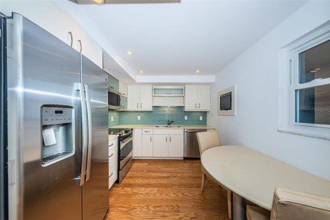 Condo in Saint Petersburg, Florida, 2 bedrooms  № 1192982 - photo 13