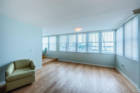 Condo in Saint Petersburg, Florida, 2 bedrooms  № 1192982 - photo 4