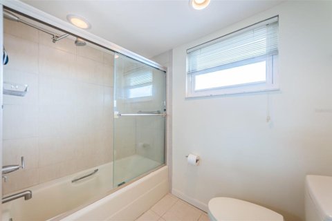 Condo in Saint Petersburg, Florida, 2 bedrooms  № 1192982 - photo 24