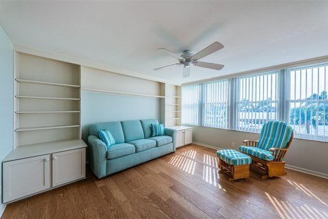 Condo in Saint Petersburg, Florida, 2 bedrooms  № 1192982 - photo 16
