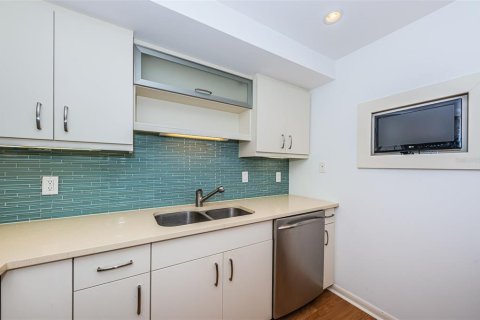 Condo in Saint Petersburg, Florida, 2 bedrooms  № 1192982 - photo 14