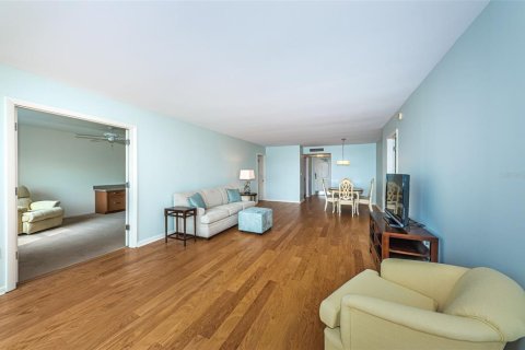 Condo in Saint Petersburg, Florida, 2 bedrooms  № 1192982 - photo 5