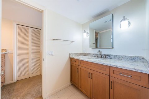 Condo in Saint Petersburg, Florida, 2 bedrooms  № 1192982 - photo 25