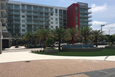 Condominio en Doral, Florida, 2 dormitorios  № 2078901
