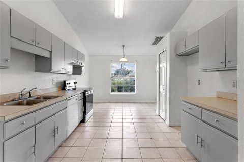 Casa en venta en Kissimmee, Florida, 3 dormitorios, 125.7 m2 № 1905762 - foto 10