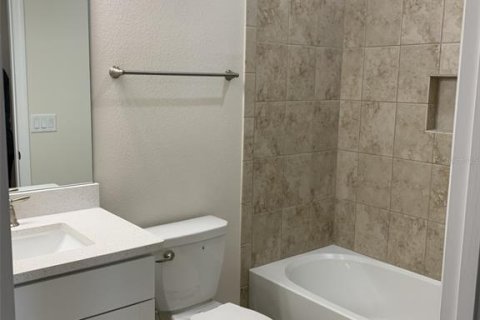 House in Daytona Beach, Florida 2 bedrooms, 111.95 sq.m. № 2402751 - photo 18