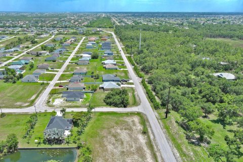 Terreno en venta en Cape Coral, Florida № 1937923 - foto 22
