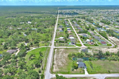 Terreno en venta en Cape Coral, Florida № 1937923 - foto 15