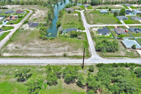 Terreno en venta en Cape Coral, Florida № 1937923 - foto 11