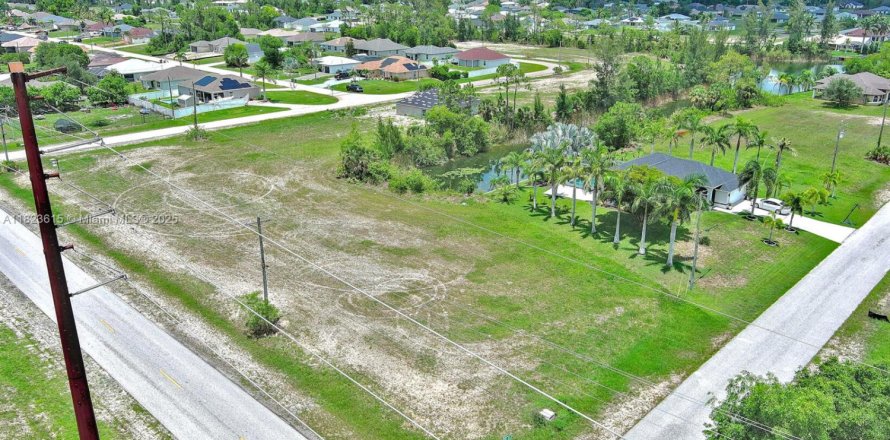 Terreno en Cape Coral, Florida № 1937923
