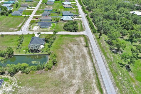 Terreno en venta en Cape Coral, Florida № 1937923 - foto 23