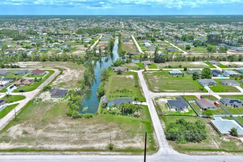 Terreno en venta en Cape Coral, Florida № 1937923 - foto 12