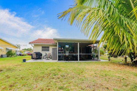 House in Tamarac, Florida 2 bedrooms, 80.27 sq.m. № 1986423 - photo 11