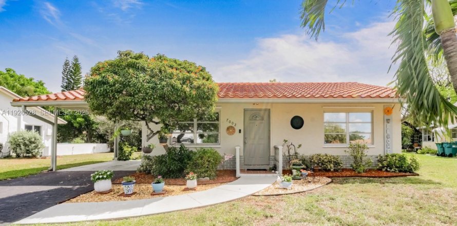 House in Tamarac, Florida 2 bedrooms, 80.27 sq.m. № 1986423