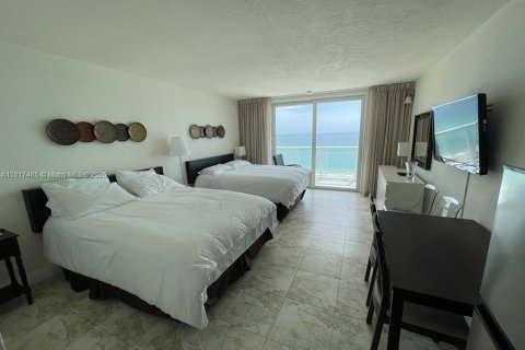 Condo in Sunny Isles Beach, Florida  № 1772653 - photo 2